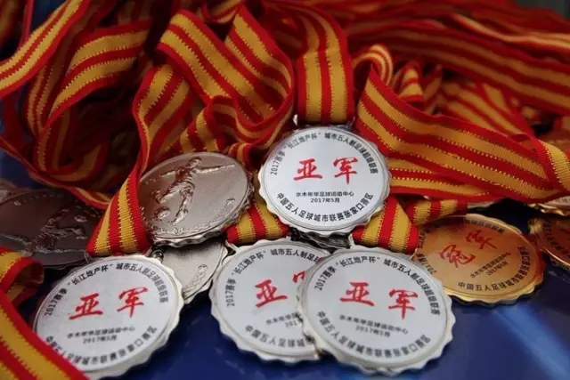 汤加：一个独特的国家，民众以传统服饰为荣