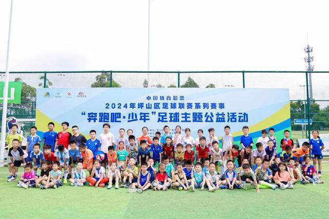 CBA小记者“探营”直播吧 亲历体育新闻诞生全过程